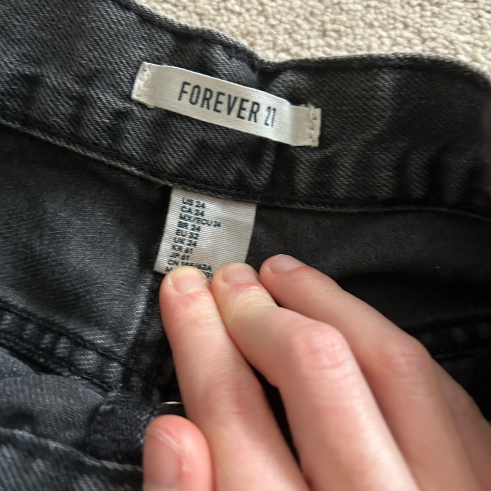 Forever 21 Distressed Raw Hem Black Size 24 Jeans - Picture 3 of 6
